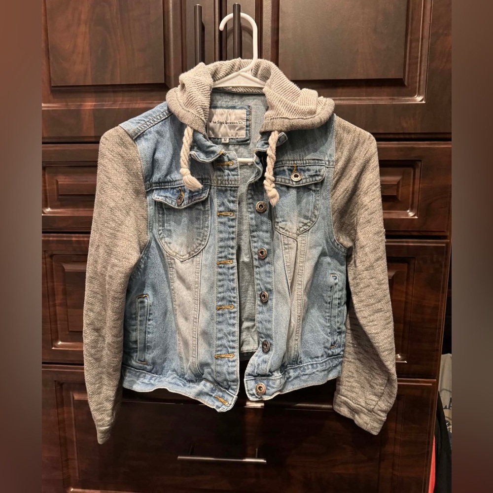 Denim Jacket with Gray Sleeves juniors MEDIUM 17in pit to pit